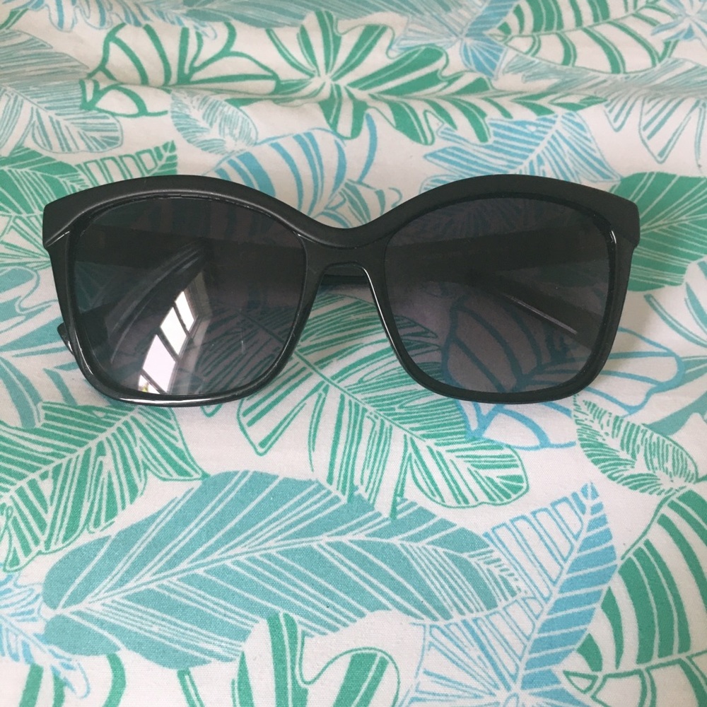 Black Guess Sunglasses